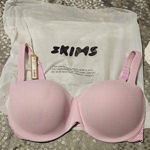 💕 NWT Skims Fits Everybody Balconette Bra 💕